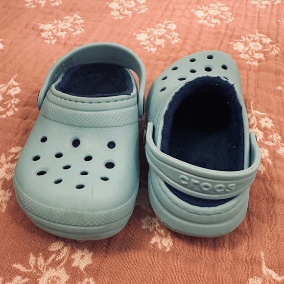 Fur lined Blue Crocs - Picture 3 of 6